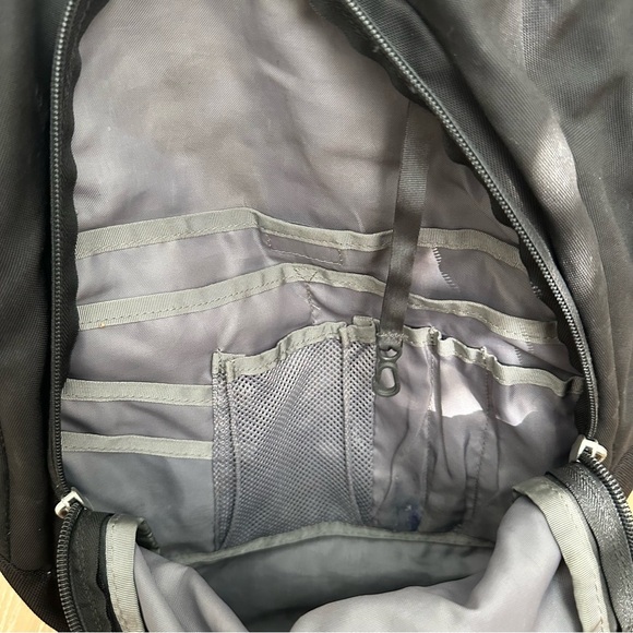 North Face Vault Black Backpack School Hiking Outdoors Travel Pockets Laptop - Picture 12 of 16